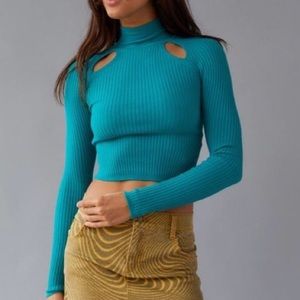 NWT Front Cutout Ribbed Cropped Top - Cyan / Teal S